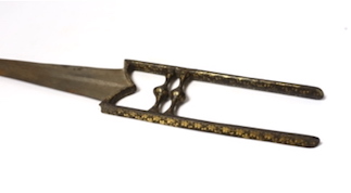 An Indian Katar with gilt decorated grip, blade 28cm